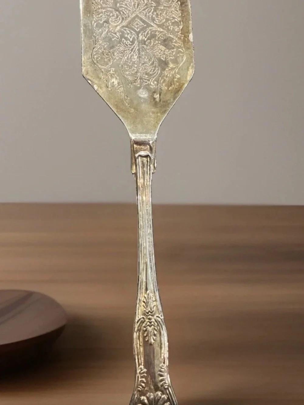 Decorative Gold Cake Server - Gold